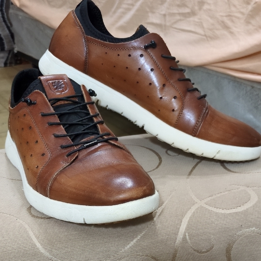 Stacy Adams Whuite and Brown Leather Sneakers with Cushioned Sole